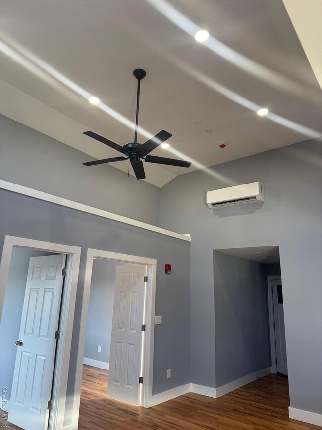 Building Photo - 1035 Montauk Hwy