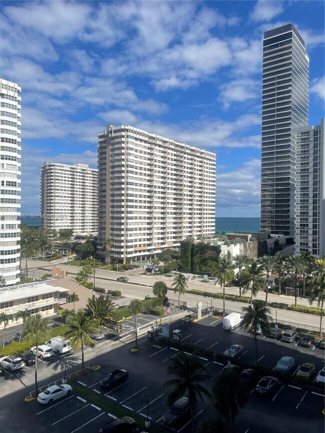 Building Photo - 2049 S Ocean Dr