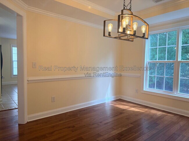 Building Photo - 305 Holly Thorn Trace