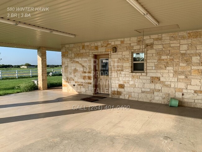 Building Photo - 3 Bedroom, 3 Bathroom Ranch Home with Barn...