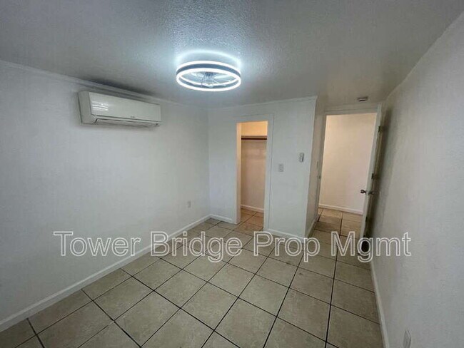 Building Photo - 474 Harding Ave