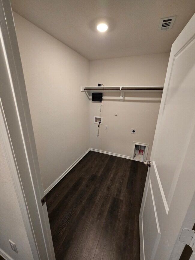 Building Photo - 902 Old Blf Ln