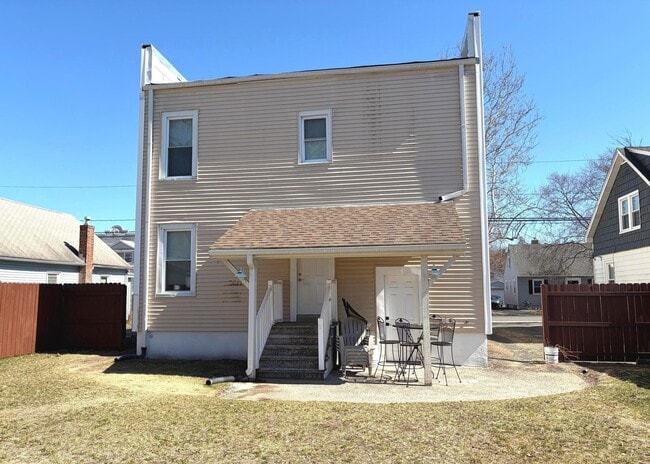 Building Photo - 137 Clifton St