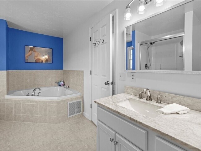 Building Photo - 6 Wood St