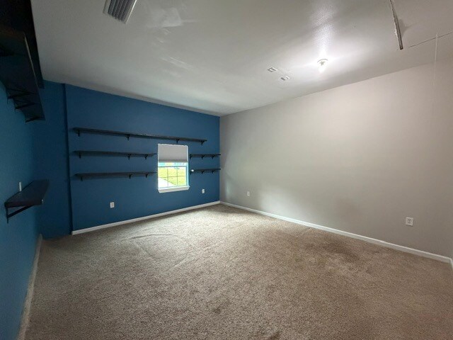Building Photo - 2457 Lakeview Dr S