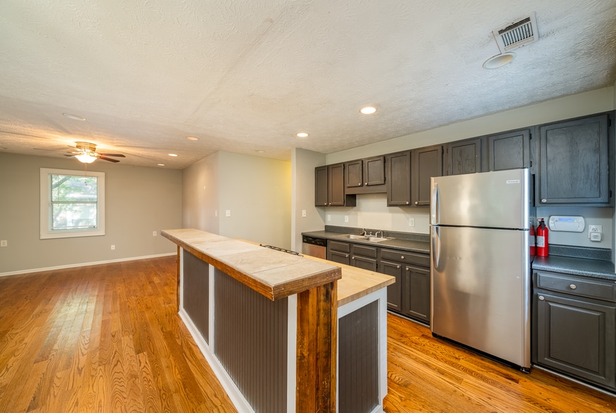 Building Photo - 880 Kirkwood Ave SE