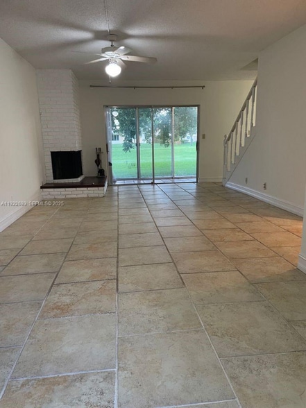 Building Photo - 3141 N Palm Aire Dr