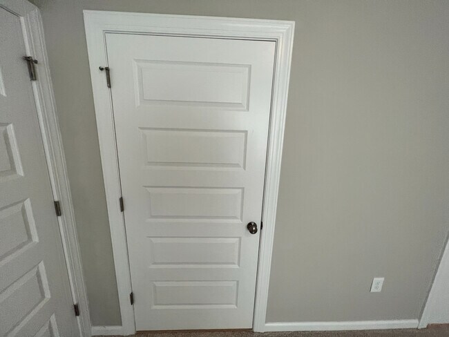 Building Photo - Room in House on Tawny View Ln