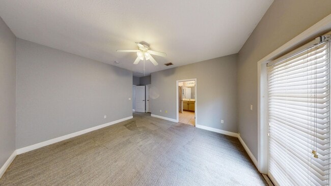 Building Photo - Beautiful 2 Bed 2.5 Bath Townhouse in Magn...