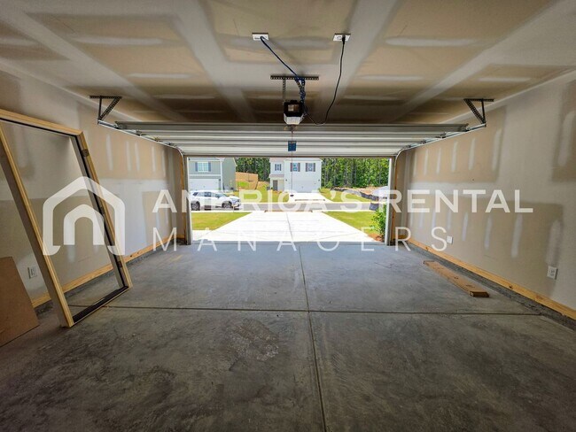 Building Photo - 556 Saddlewood Bnd