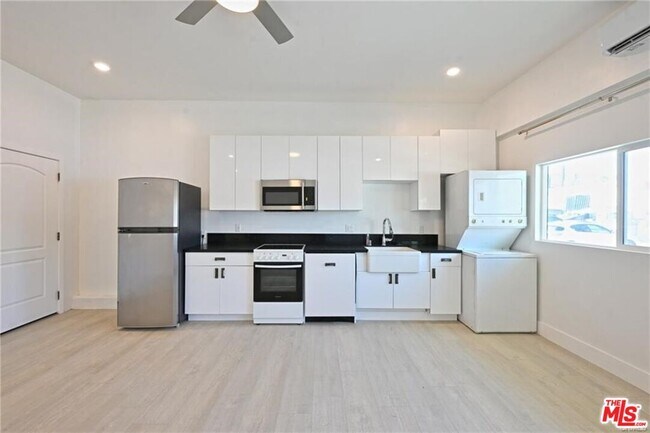 Building Photo - 7929 Blackburn Ave
