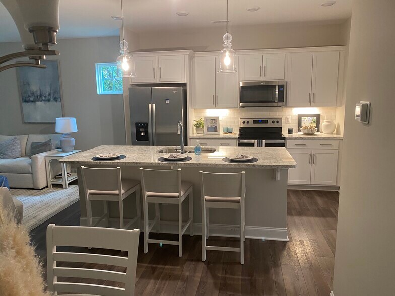 Kitchen - 304 Lusterleaf Ln