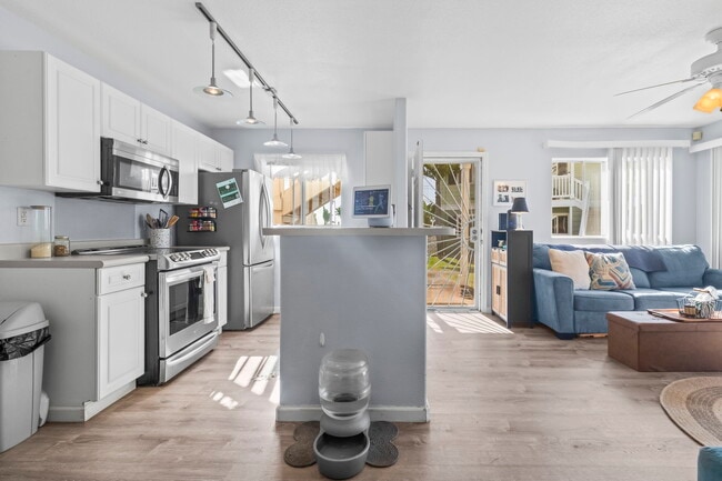 Building Photo - 94-510-510 Lumiaina St