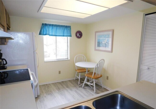 Building Photo - 111 Cypress Ct