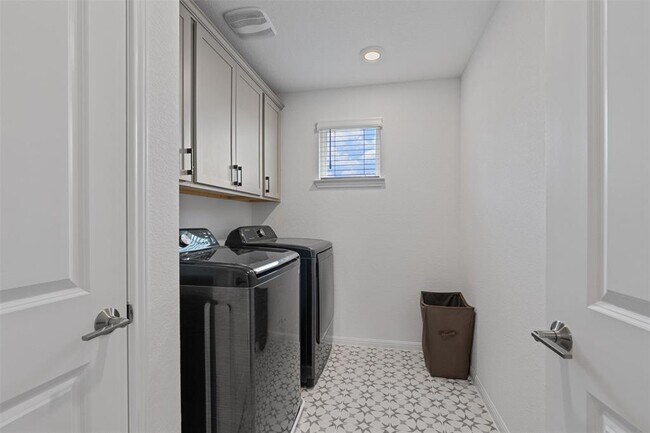 Building Photo - 13506 Grand Central Dr