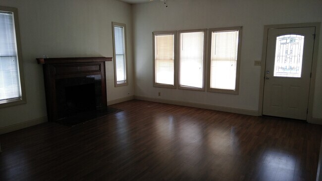 Building Photo - 207 W 4th St