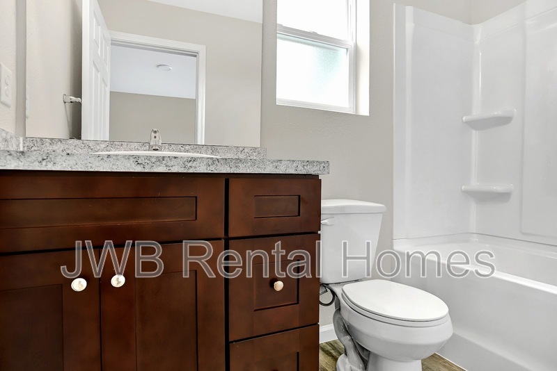 Building Photo - 863 Ionia St