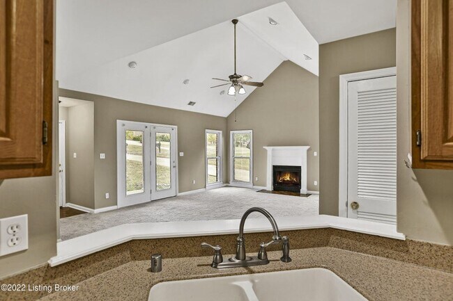 Building Photo - Super Nice Shelbyville Condo For Rent