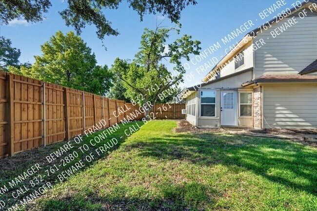 Building Photo - 593 King Cir