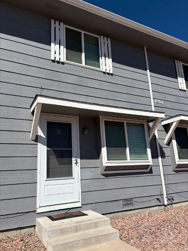 Primary Photo - 2 bedroom townhouse - Mineola