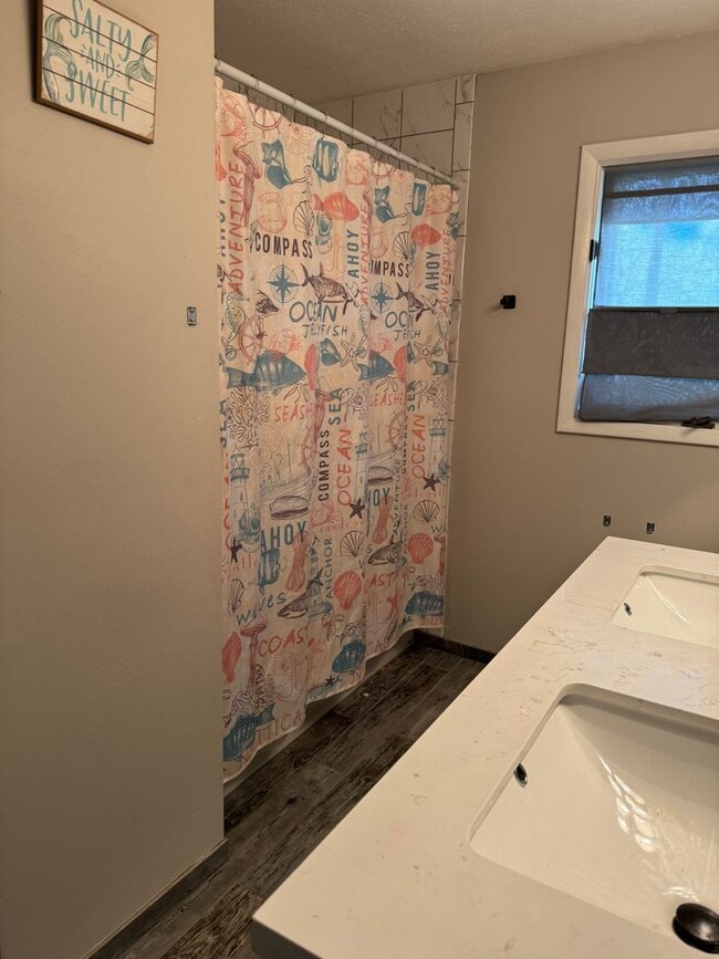 Building Photo - 3 Bedroom || 3 Bathroom Home with Basement...