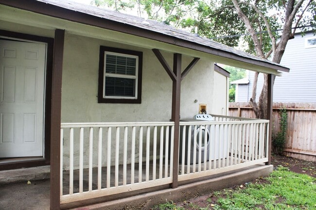 Building Photo - TOBIN HILL COTTAGE