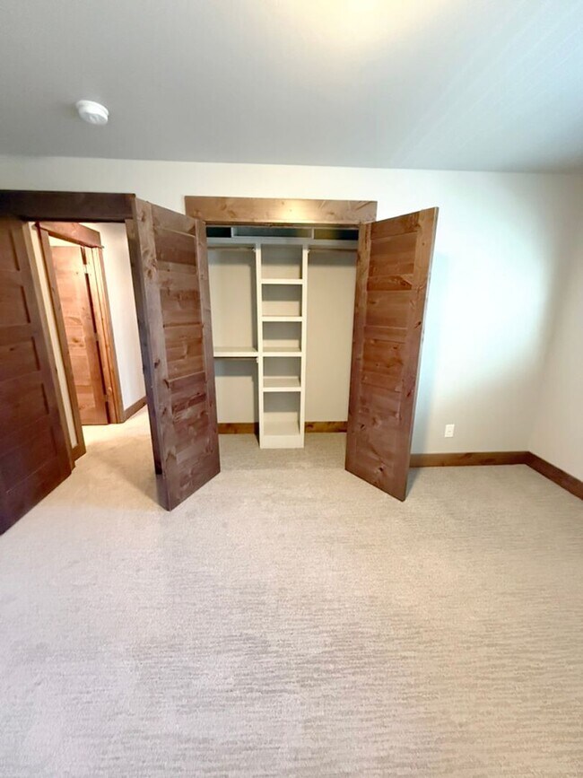 Building Photo - Luxury Condo, Center of Bozeman