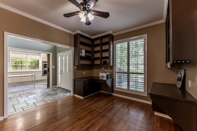 Building Photo - 1002 Amesbury Ct