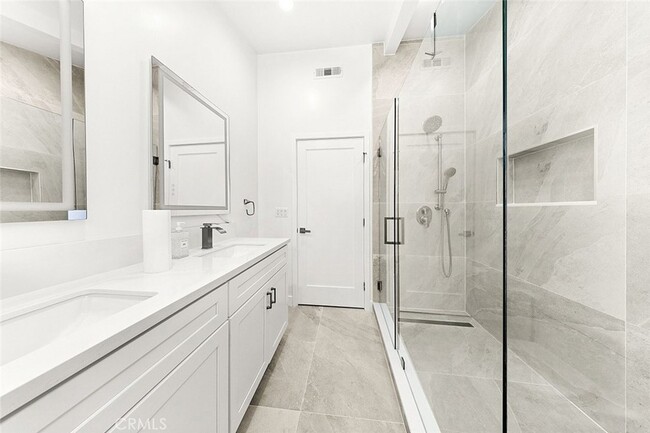 Building Photo - 13010 Hartland St