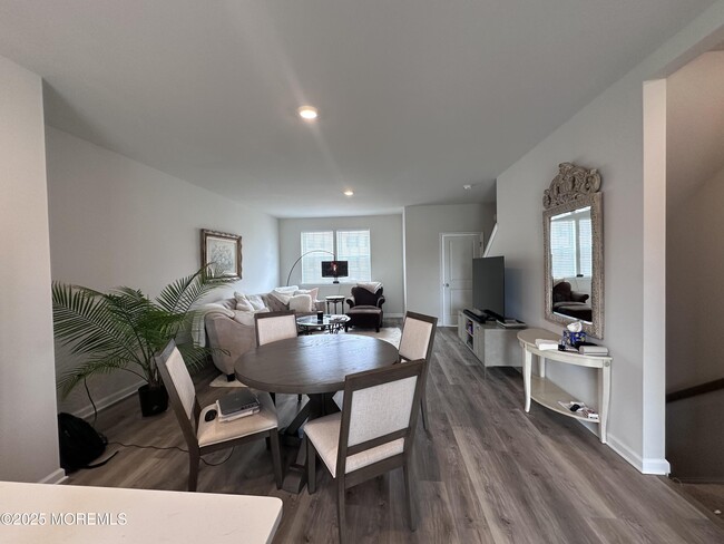 Building Photo - 248 Macoun Way