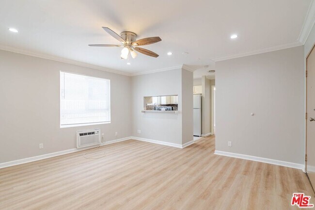 Building Photo - 10900 Blix St