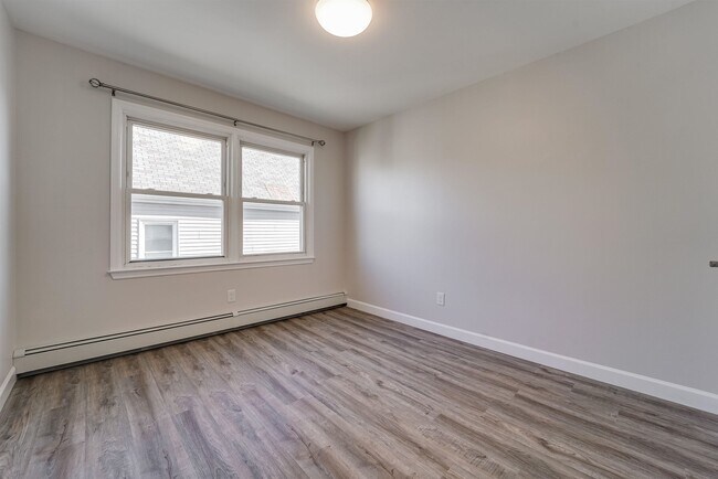 Building Photo - 79 Hoyt St