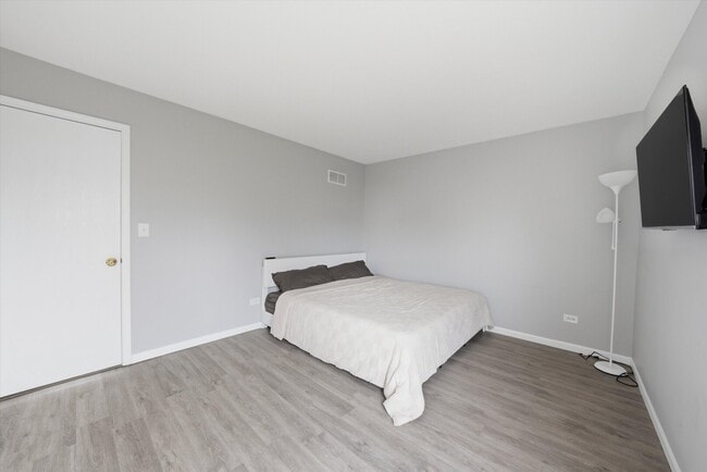 Building Photo - 2211 Carpenter Ave