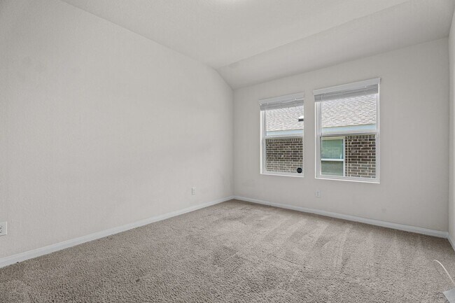 Building Photo - 1047 Raceland Rd