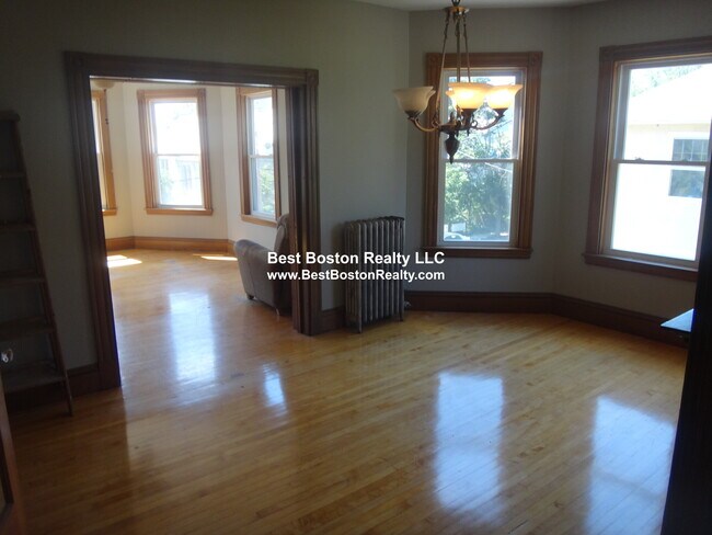 Building Photo - 26 Marathon St