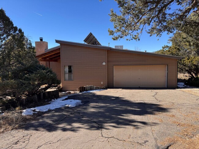 Building Photo - 3 Bedroom, 2 Bathroom Home in Tijeras, NM