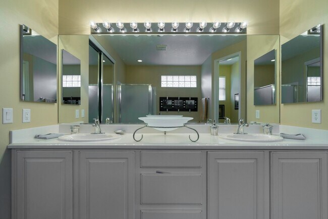 Building Photo - Fully Furnished 3 Bedroom Home In Coral Canyon With Community Amenities