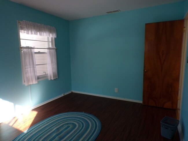 Building Photo - Light-Filled Home in Ideal Traverse City Neighborhood