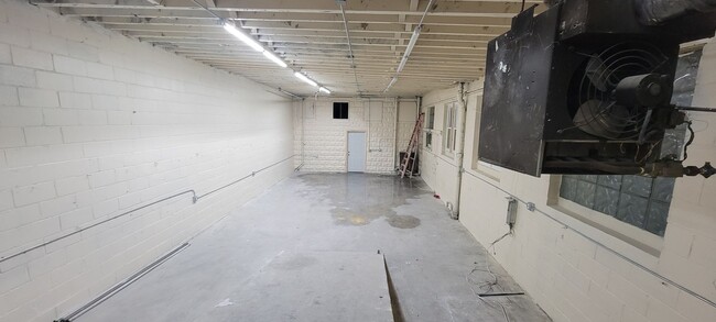Building Photo - 2612-2620 W Greenfield Ave