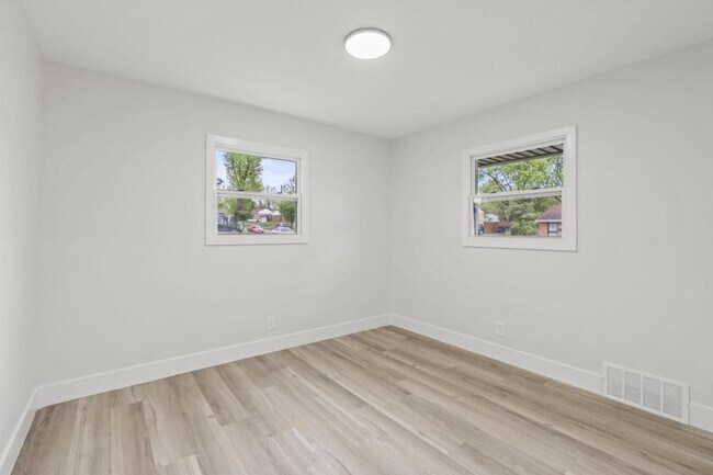 Building Photo - 2511 Baywood St