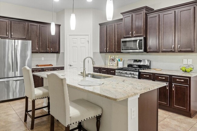 Building Photo - 256 Vivian James Dr