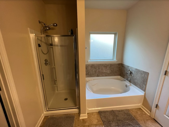 Building Photo - 16945 River Park Dr