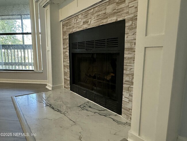 Building Photo - 3801 Crown Point Rd