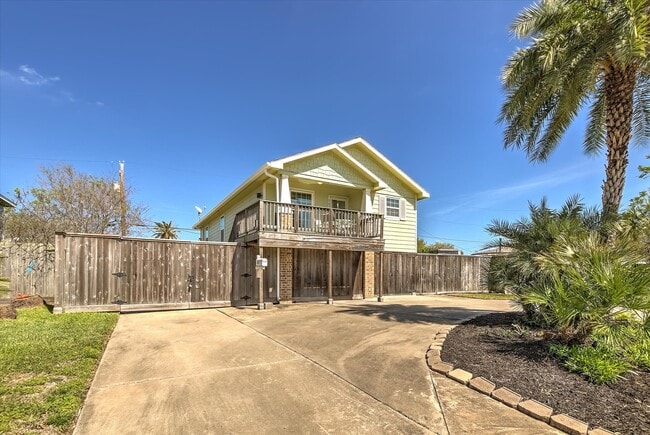 Building Photo - 1618 Bayou Shore Dr