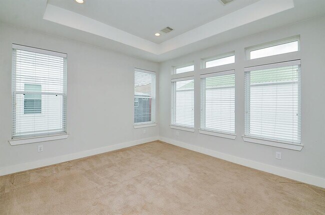 Building Photo - 5903 Val Verde St