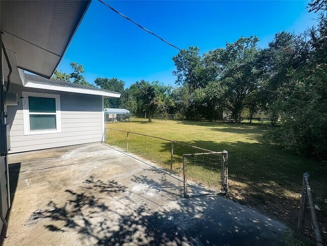 Building Photo - 225 Sarlee Dr