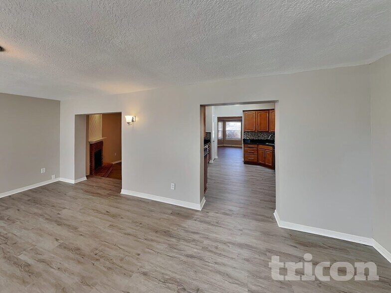 Building Photo - 801 Maraval Ct