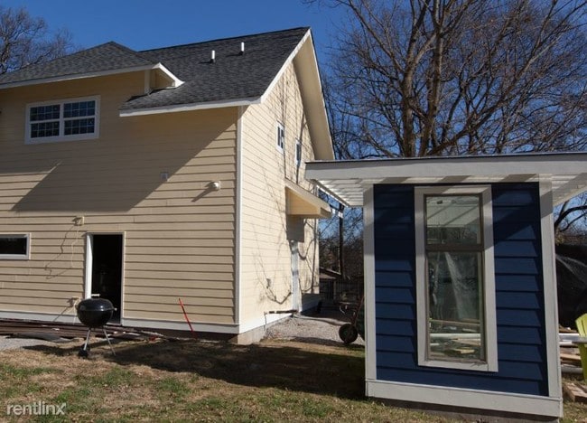 Building Photo - 1214 McGavock Pike