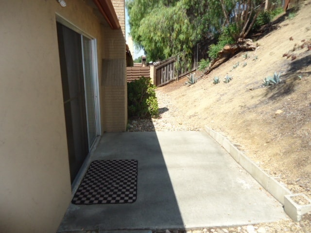 Building Photo - 3 Bedroom 2 Bathroom Single Story Home in ...