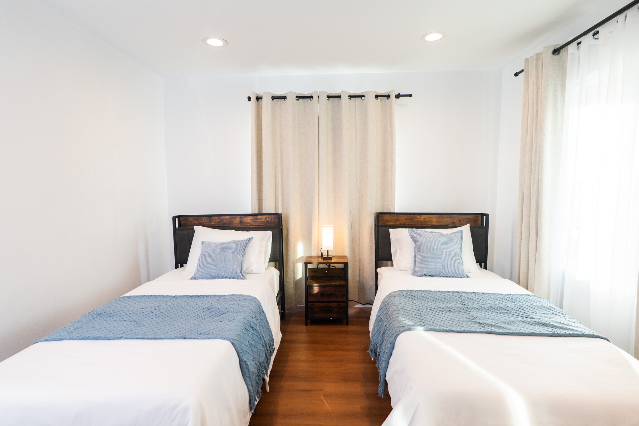 Building Photo - 940 S Bernal Ave